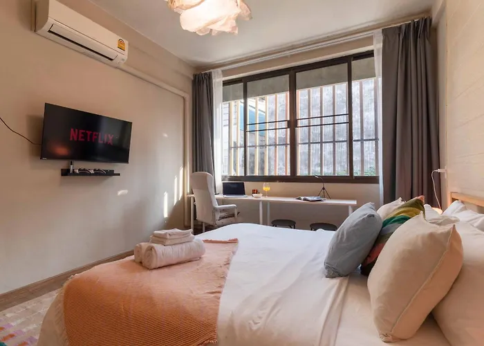 Walk2bts, Kingbed, Fastwifi, Freelaundry, Netflix 民宿